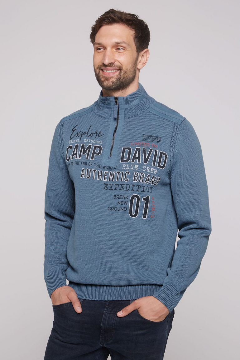 CAMP DAVID Svetr se stojačkem, pasky a potisky loga - nordic blue, Severská modrá
CAMP DAVID Svetr se stojačkem, pasky a potisky loga - nordic blue, Severská modrá