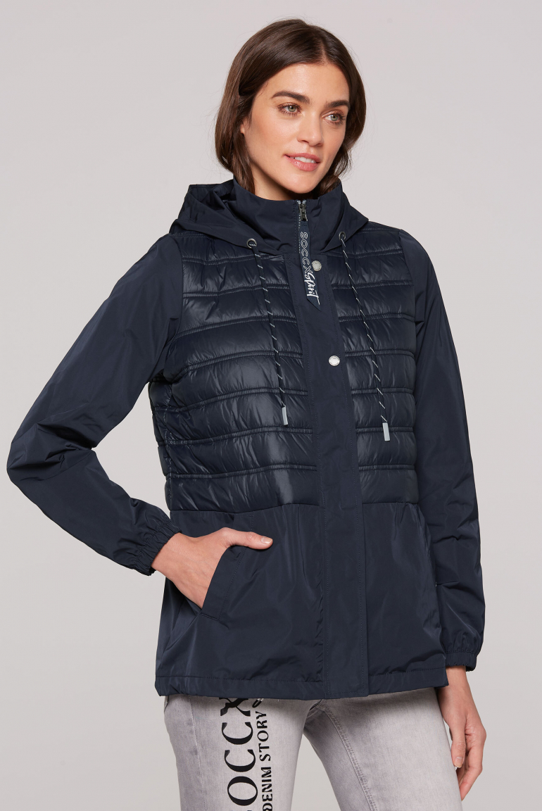 SOCCX Větrovka kapuci ze směsi materialů - blue navy, Modré námořnictvo
SOCCX Větrovka kapuci ze směsi materialů - blue navy, Modré námořnictvo