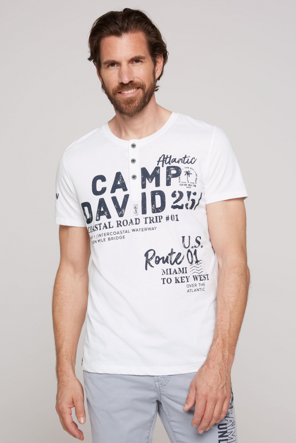 

CAMP DAVID Henley tričko s potisky loga - opticwhite, Bílý