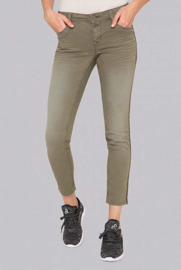 

SOCCX Džiny DE:BY z pružneho jogg-denim materialu s paskem na bocich - olive green, Olivově zelená