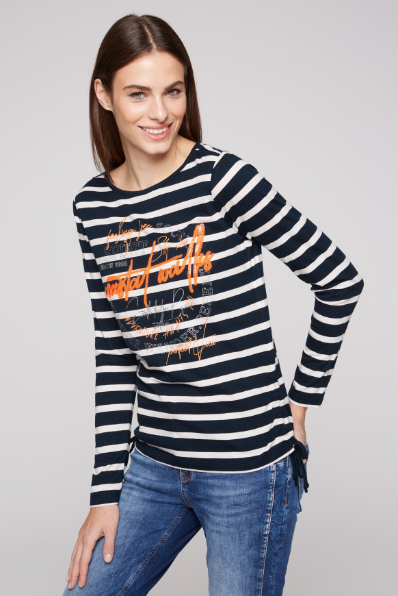 

SOCCX Pruhovane tričko  bočnim řasenim - horizon navy / ivory, Modrý