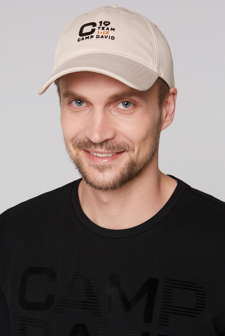 Kšiltovka s pogumovanými potisky 