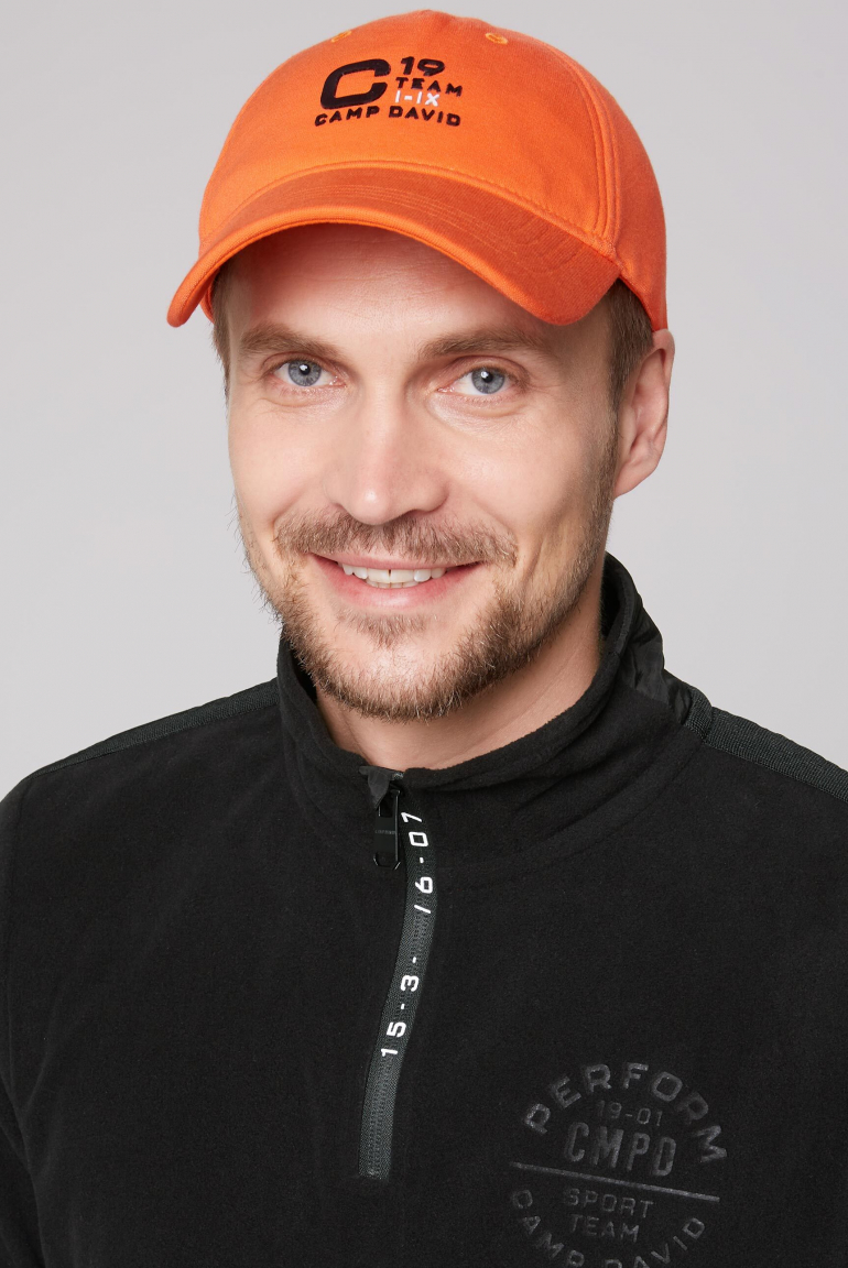 Kšiltovka s pogumovanými potisky 