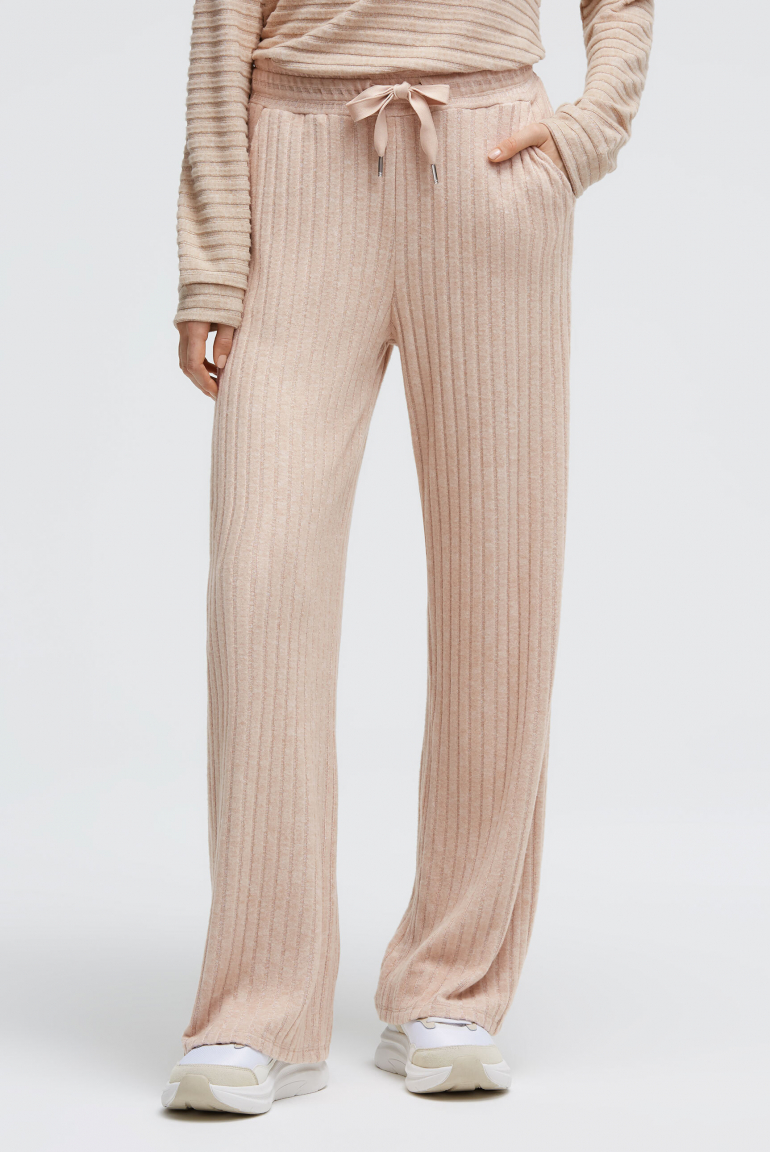 Flaušové pletené kalhoty se širokými nohavicemi a žebrovanou strukturou 