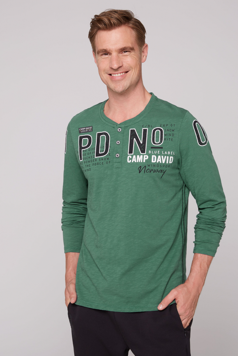 

CAMP DAVID Henley tričko  artworkem loga - dark green, Zelený