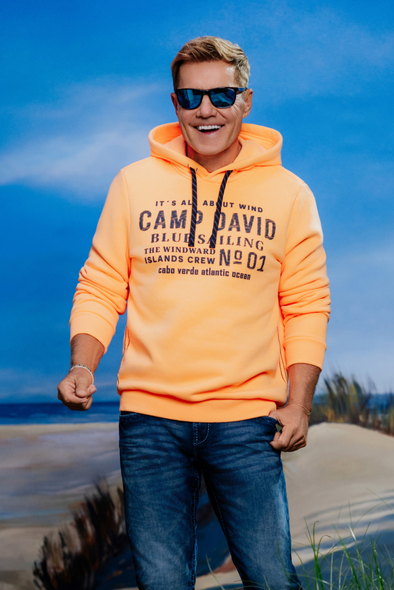 Mikina s kapucí a tištěným nápisem 