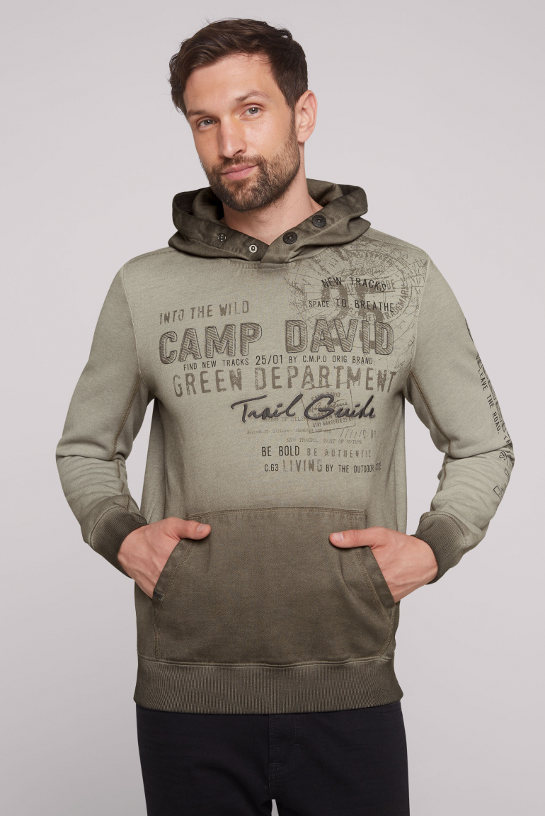 

CAMP DAVID Mikina s kapuci, olejovým barvenim a artworky - fossil brown