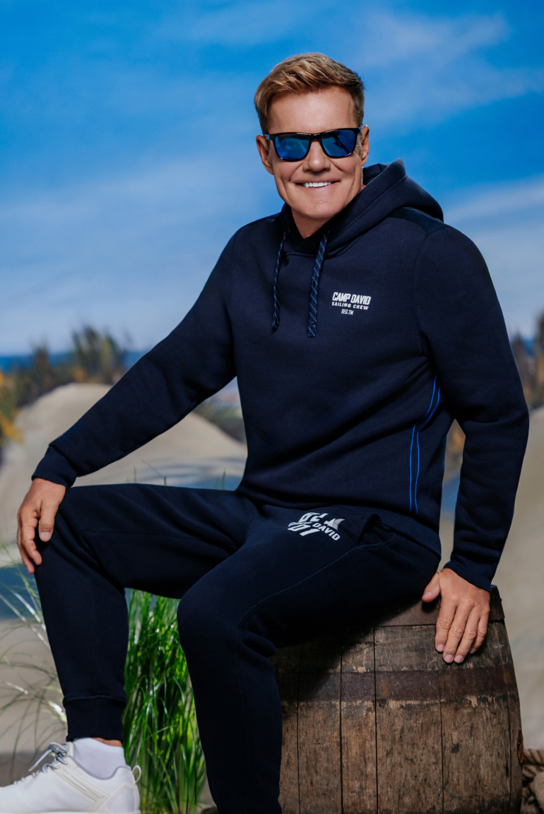 Tepláky s reliéfním potiskem 