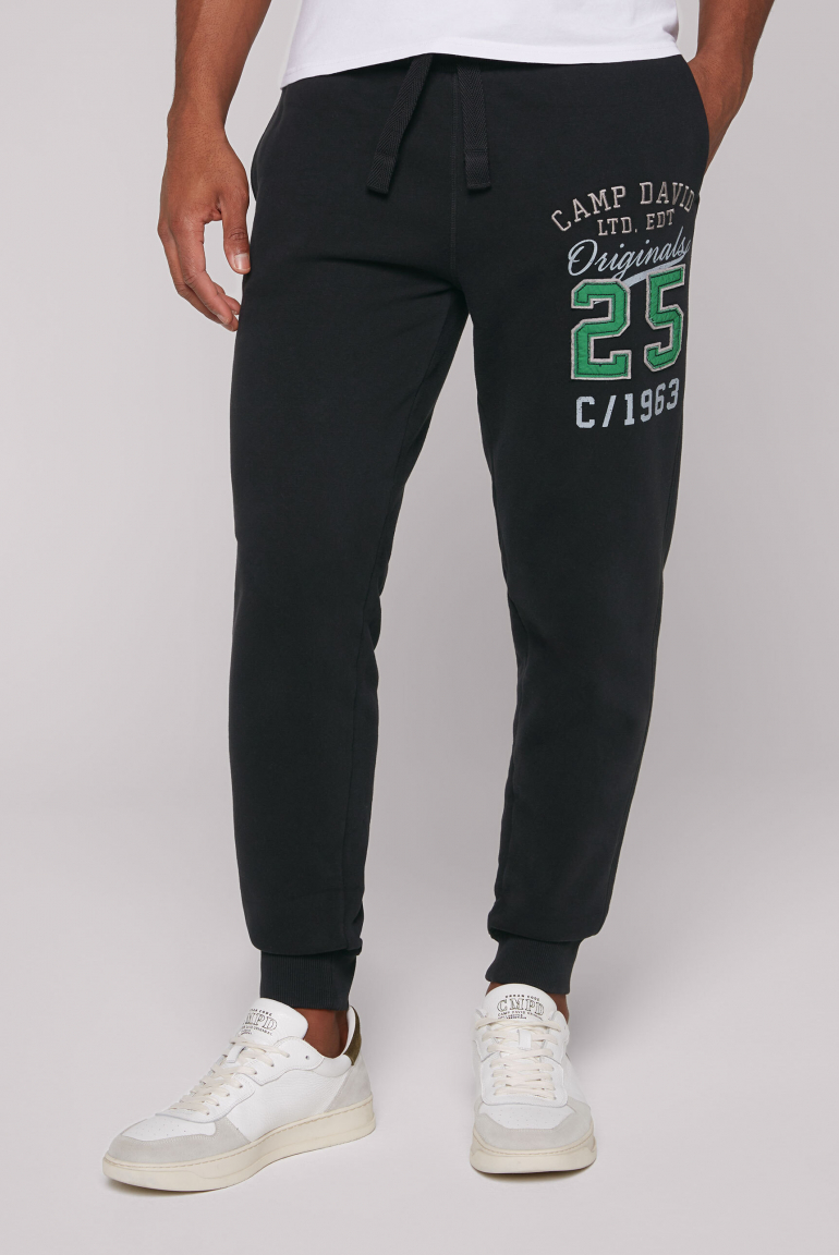 

CAMP DAVID Teplaky s retro artworkem - black, Černá
