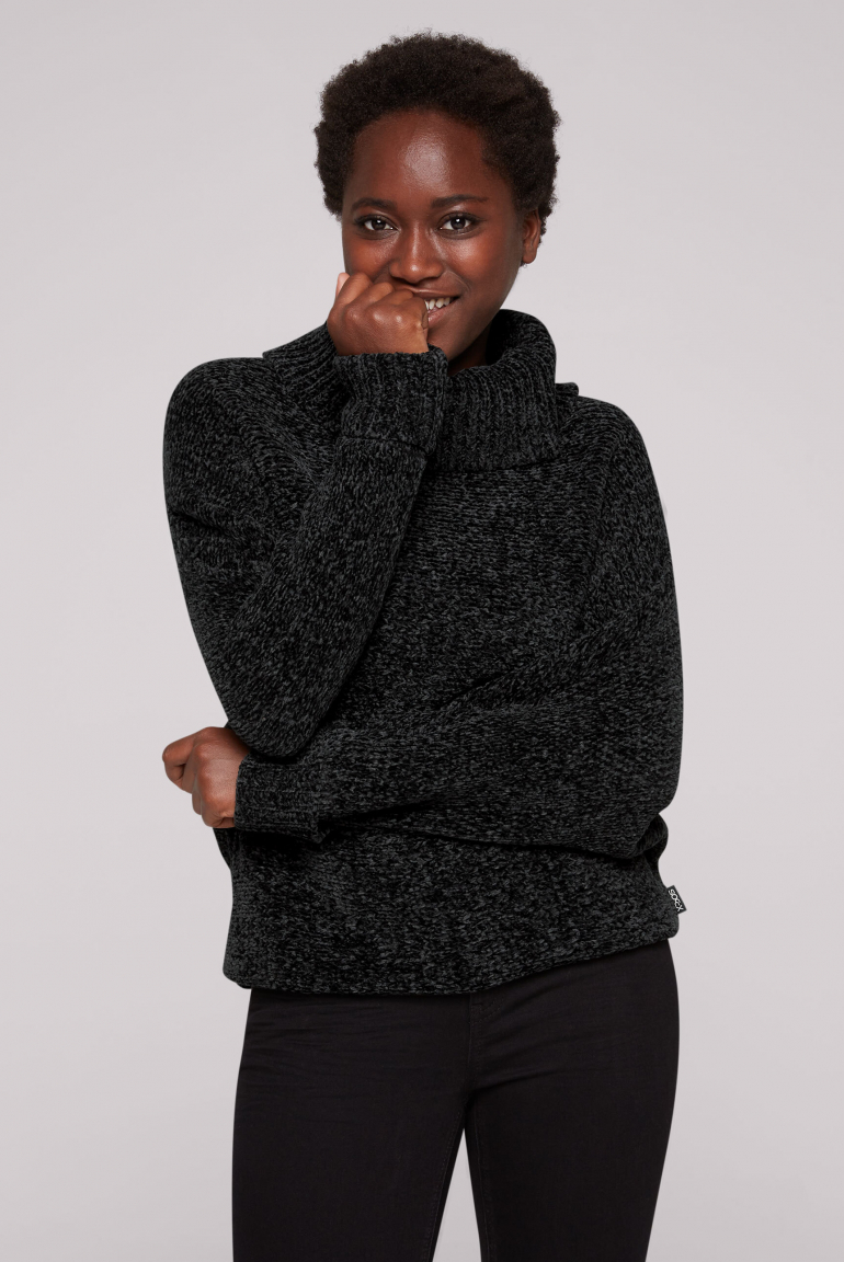 

SOCCX Oversized žinylkový svetr s rolakem - black, Černá