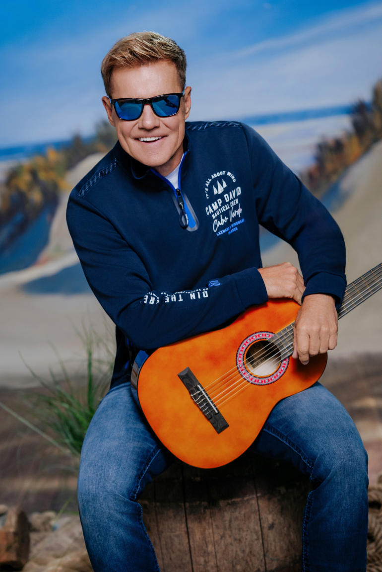 Troyer mikina z interlocku s artworkem na zádech 