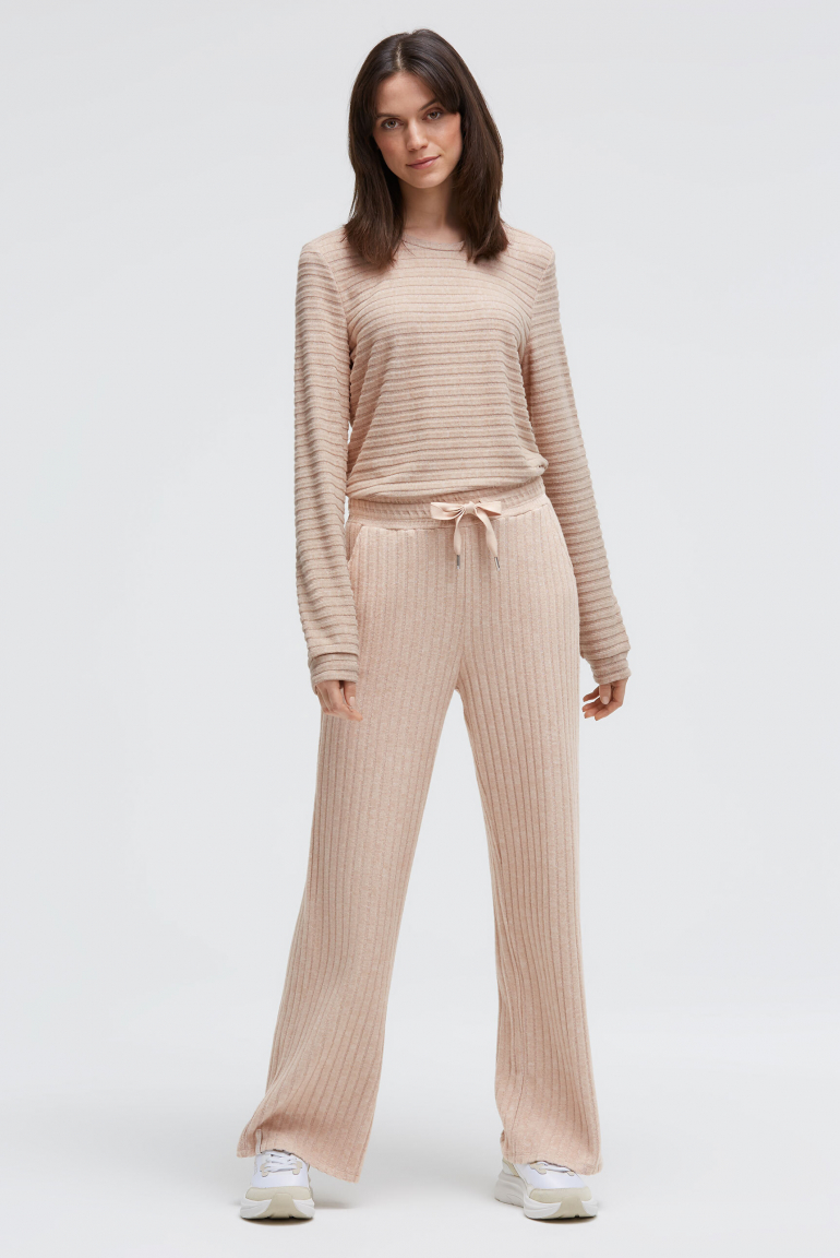 Flaušové pletené kalhoty se širokými nohavicemi a žebrovanou strukturou