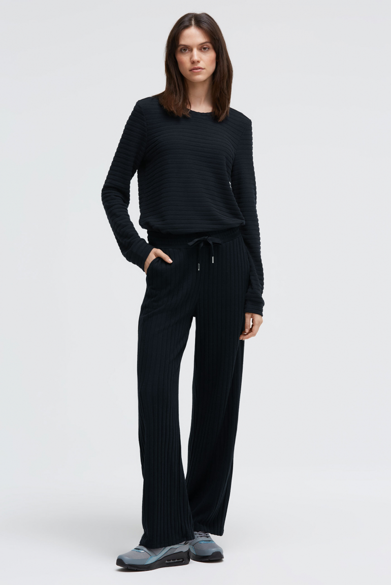 Flaušové pletené kalhoty se širokými nohavicemi a žebrovanou strukturou