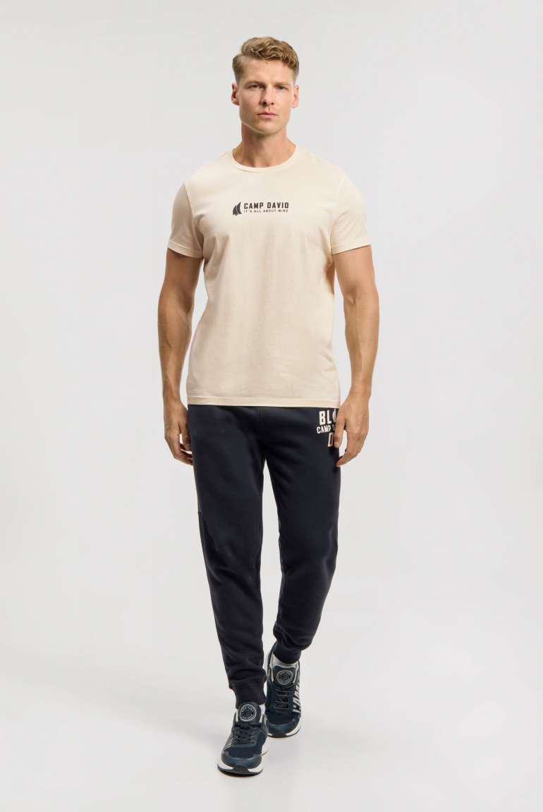 Tepláky s reliéfním potiskem