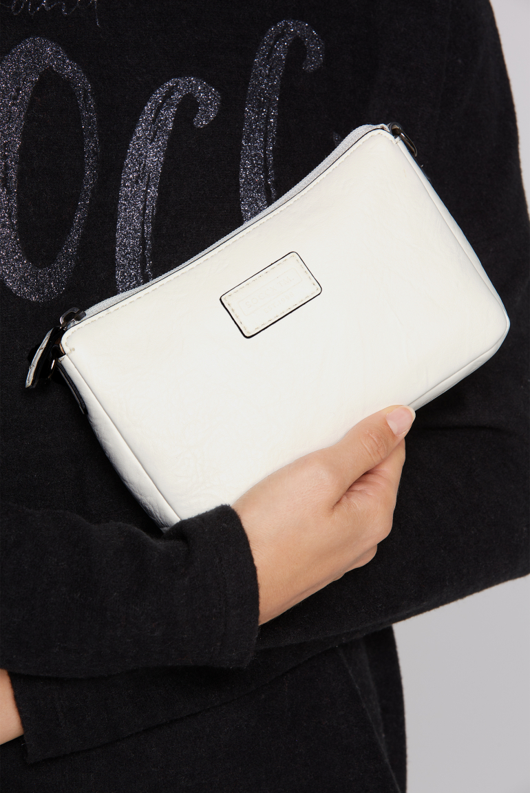 Malá crossbody taška se štítkem