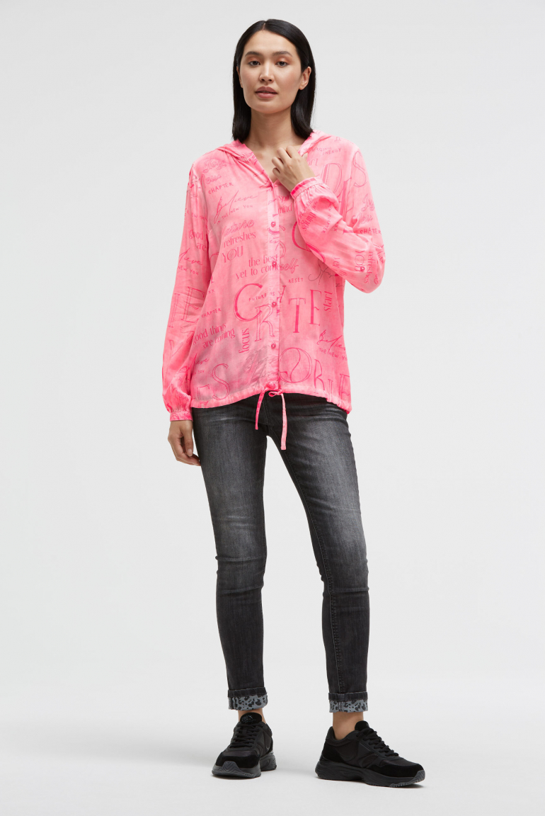 Halenka s kapucí a celoplošným potiskem