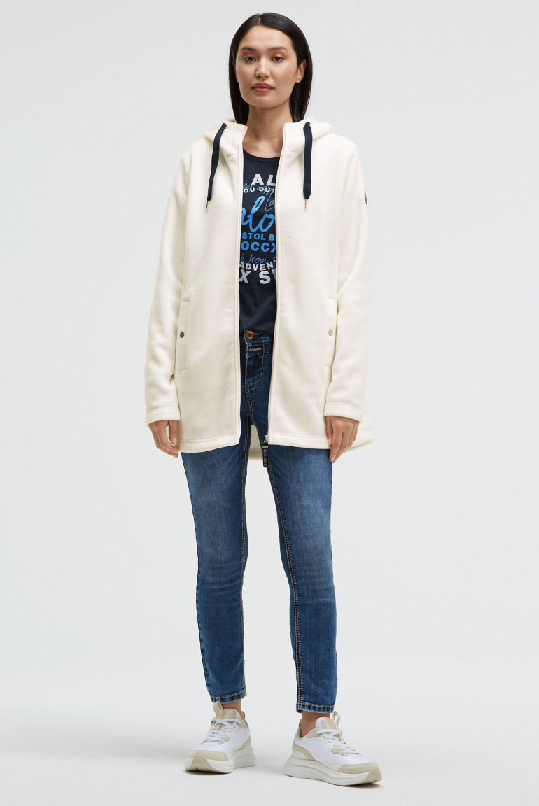 Dlouhá fleecová bunda s kapucí a nášivkou s logem