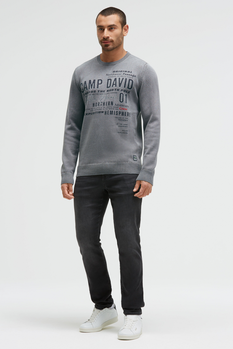 Svetr s kulatým výstřihem a potisky loga