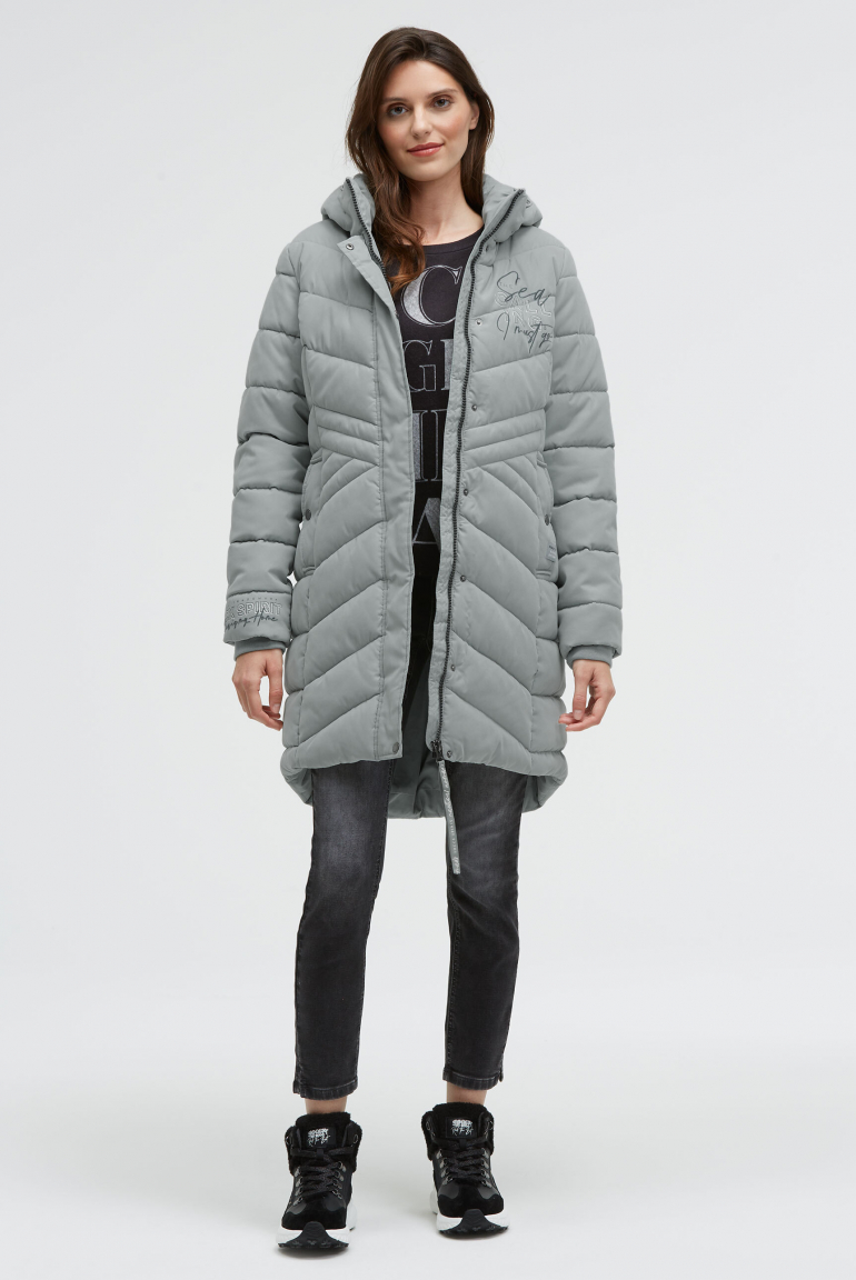 Prošívaná parka s odnímatelnou kapucí