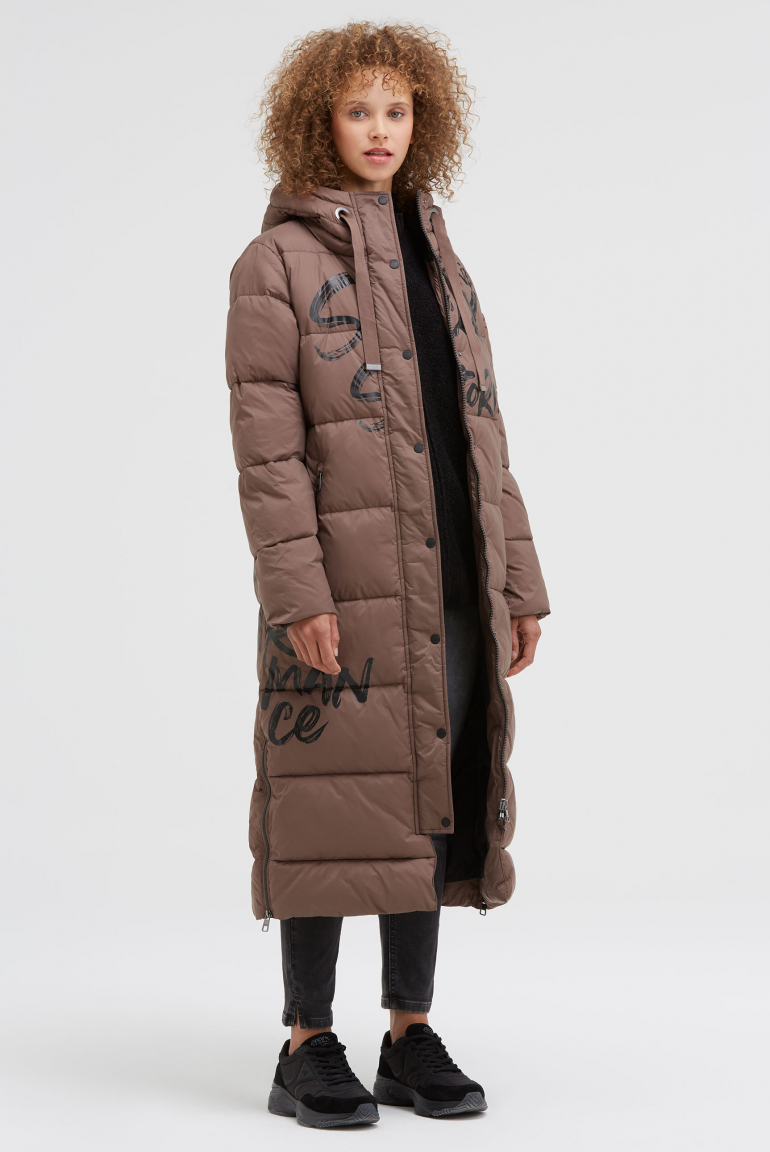 Prošívaný kabát s kapucí a potisky loga