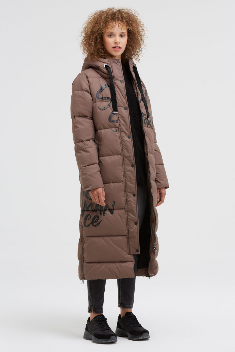 Prošívaný kabát s kapucí a potisky loga