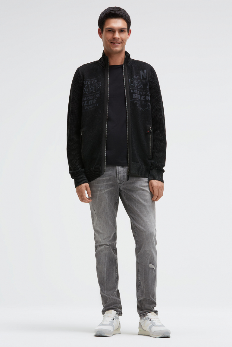 Svetr na zip s pásky a potisky značky