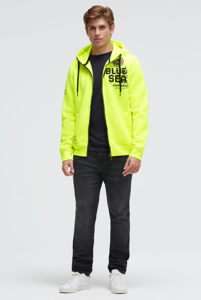 Mikina s kapucí a artworkem