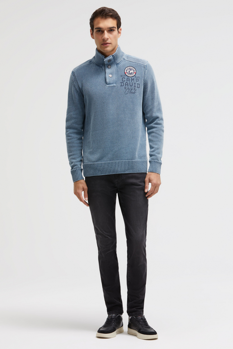 Troyer svetr z žinylky s potiskem a nášivkou