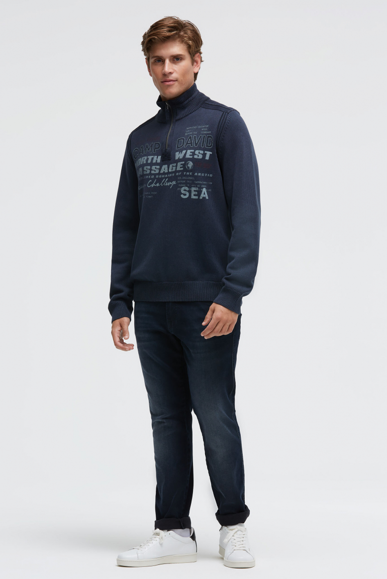 Troyer svetr se zipem, pásky a potisky