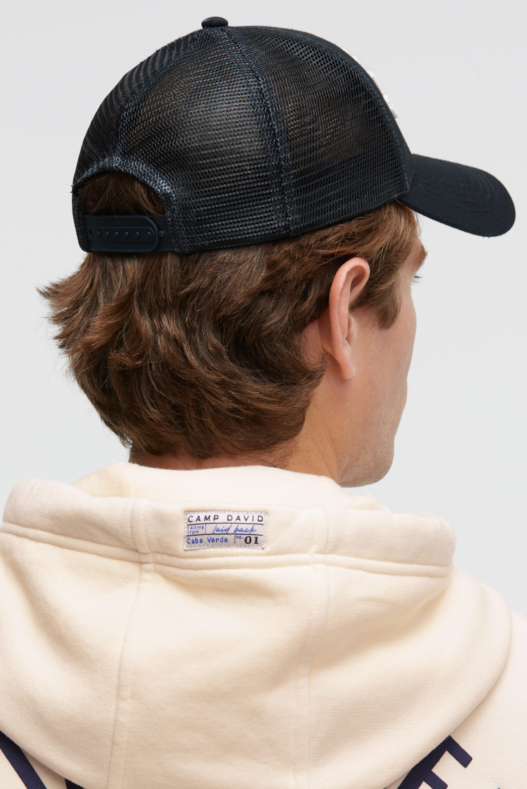 Trucker kšiltovka s 3D vyšívaným logem