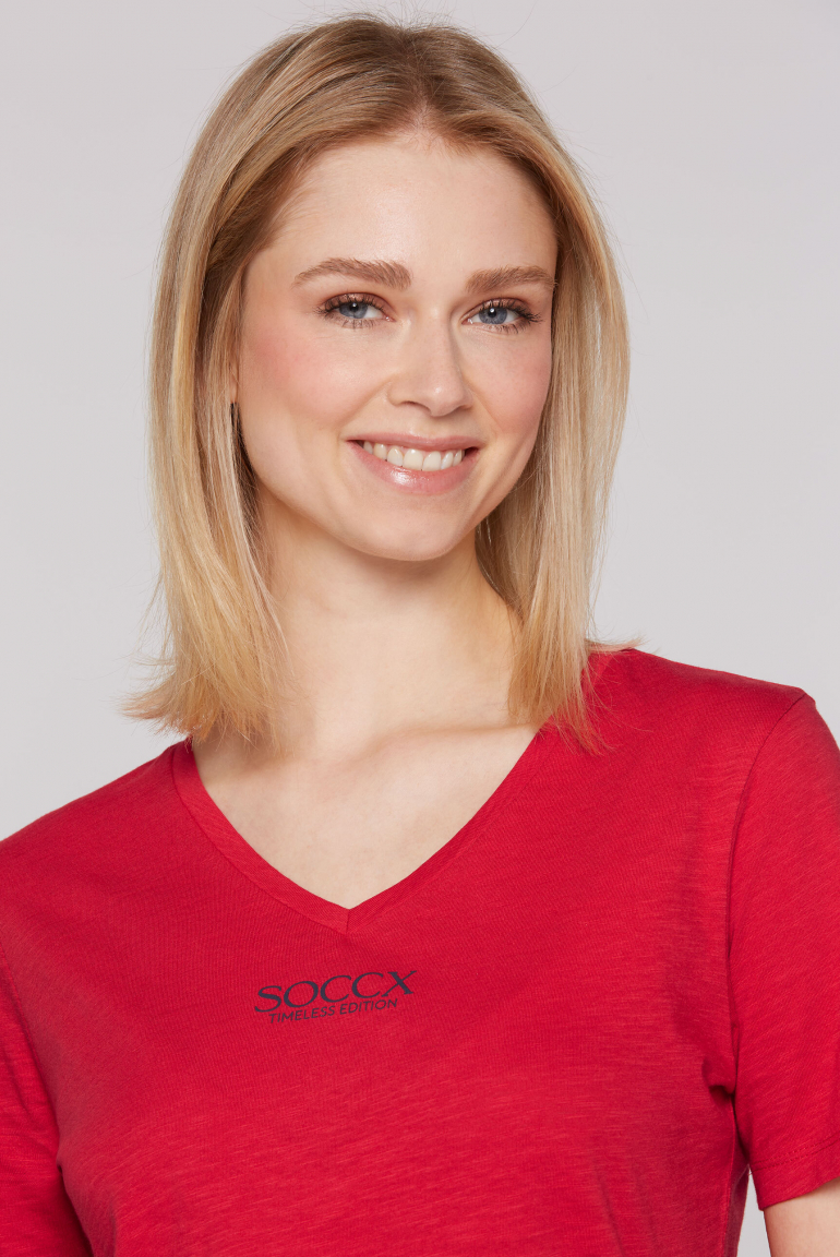 Basic tričko s výstřihem do V a logem