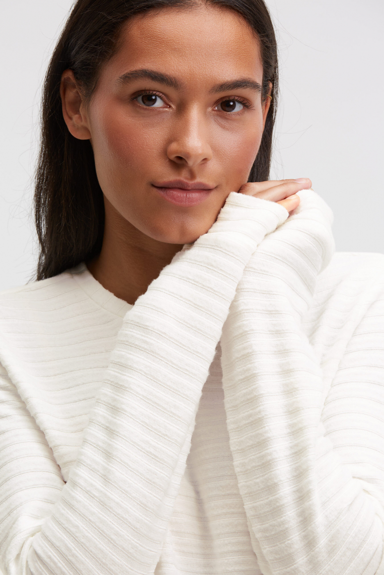 Flaušový pletený svetr s žebrovanou strukturou a elastickým lemem