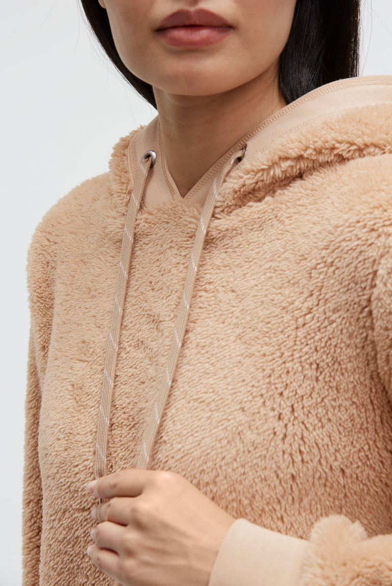 Fleecová mikina s kapucí a nášivkou