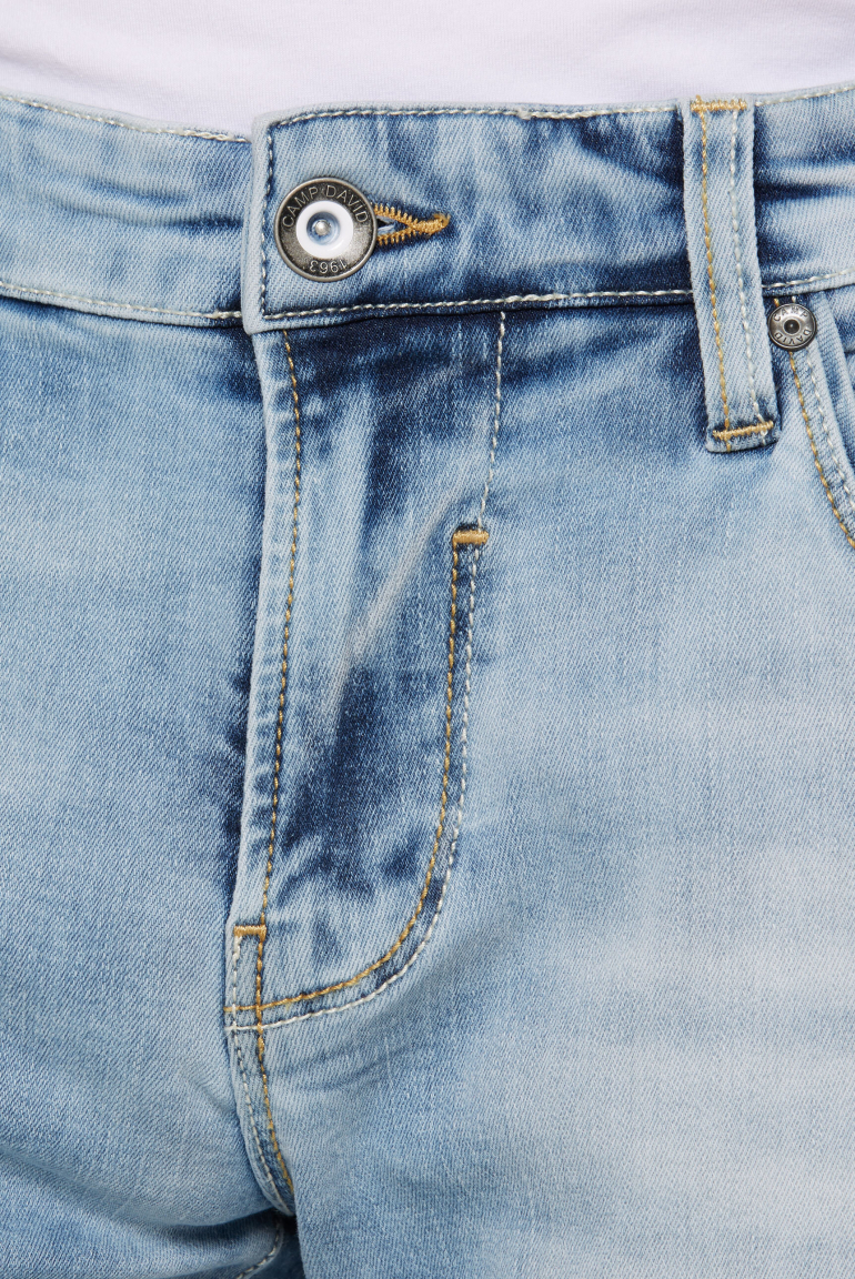 Džínové kraťasy RO:BI Slim Fit