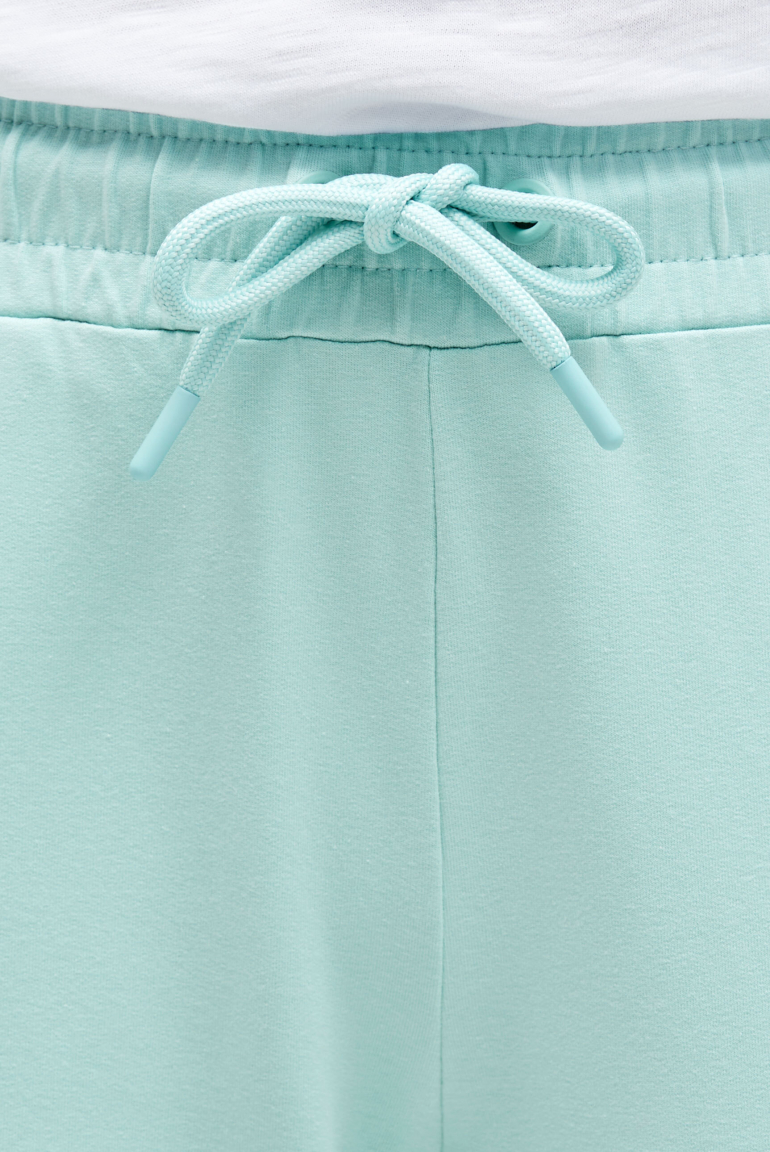 Tepláky s detaily na manžetách