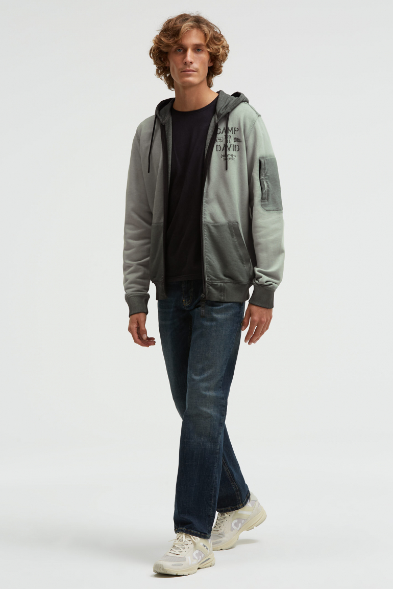 Mikina s kapucí barvená olejem s artworkem na zádech