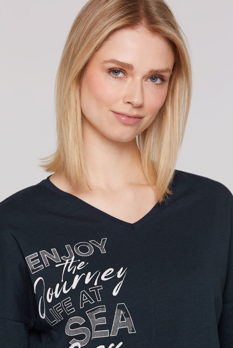 Tričko s dlouhým rukávem, výstřihem do V a potisky