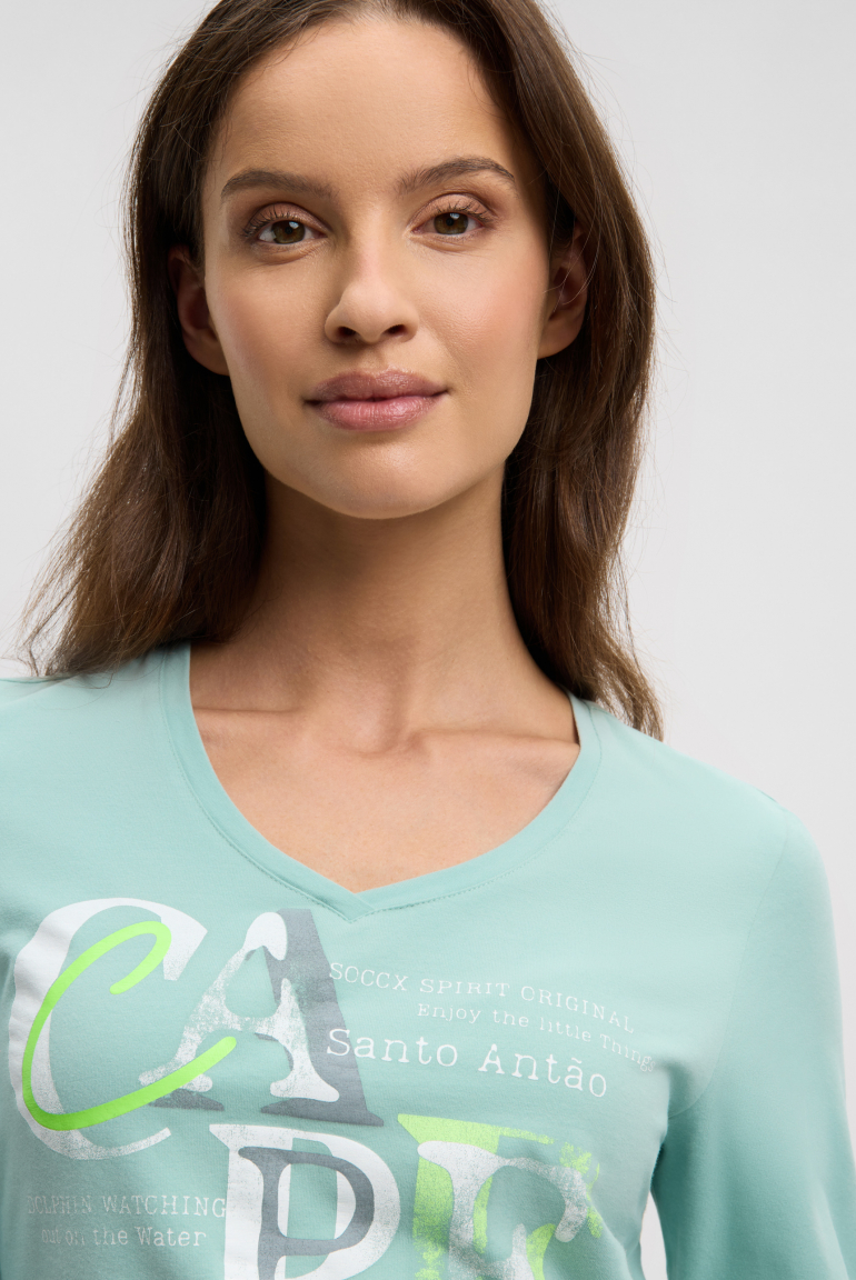 Tričko s dlouhým rukávem, výstřihem do V a tištěným nápisem