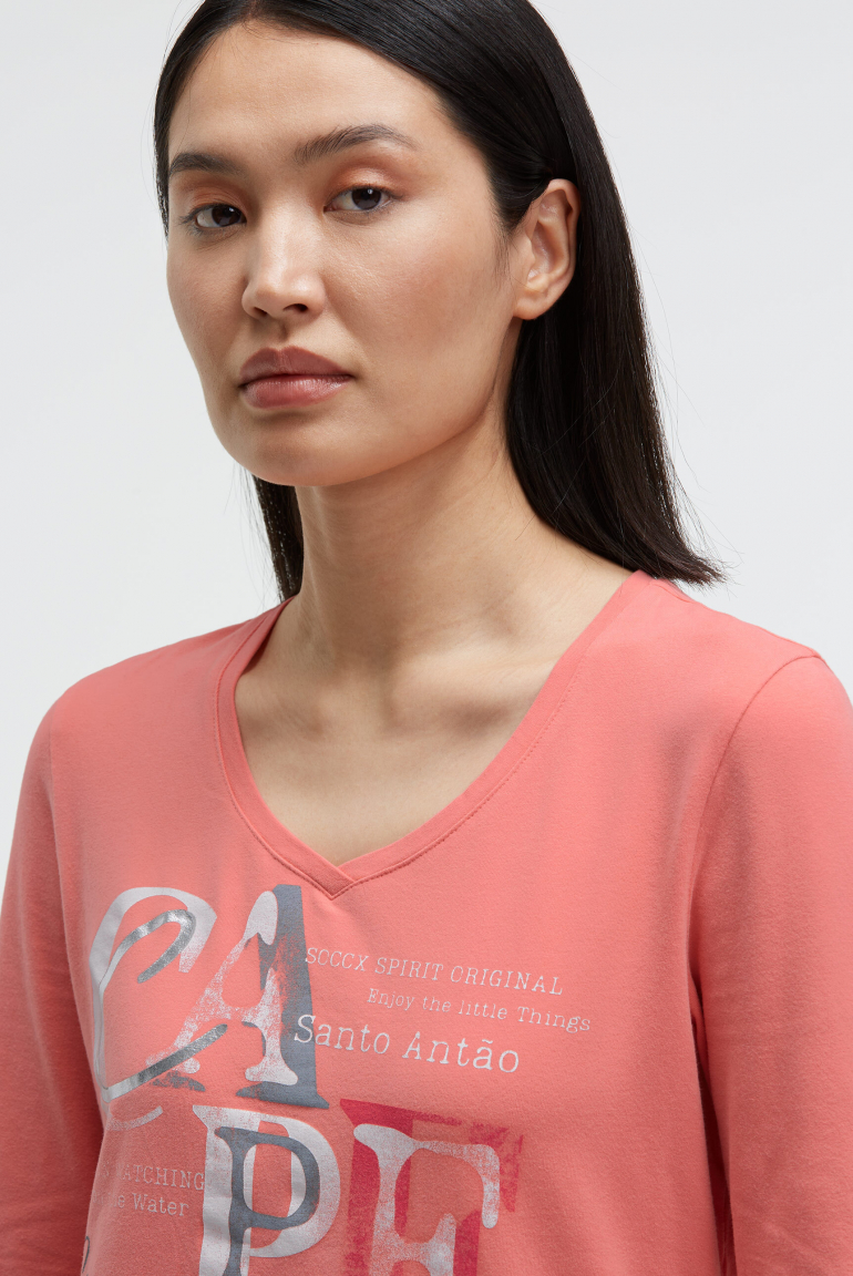 Tričko s dlouhým rukávem, výstřihem do V a tištěným nápisem