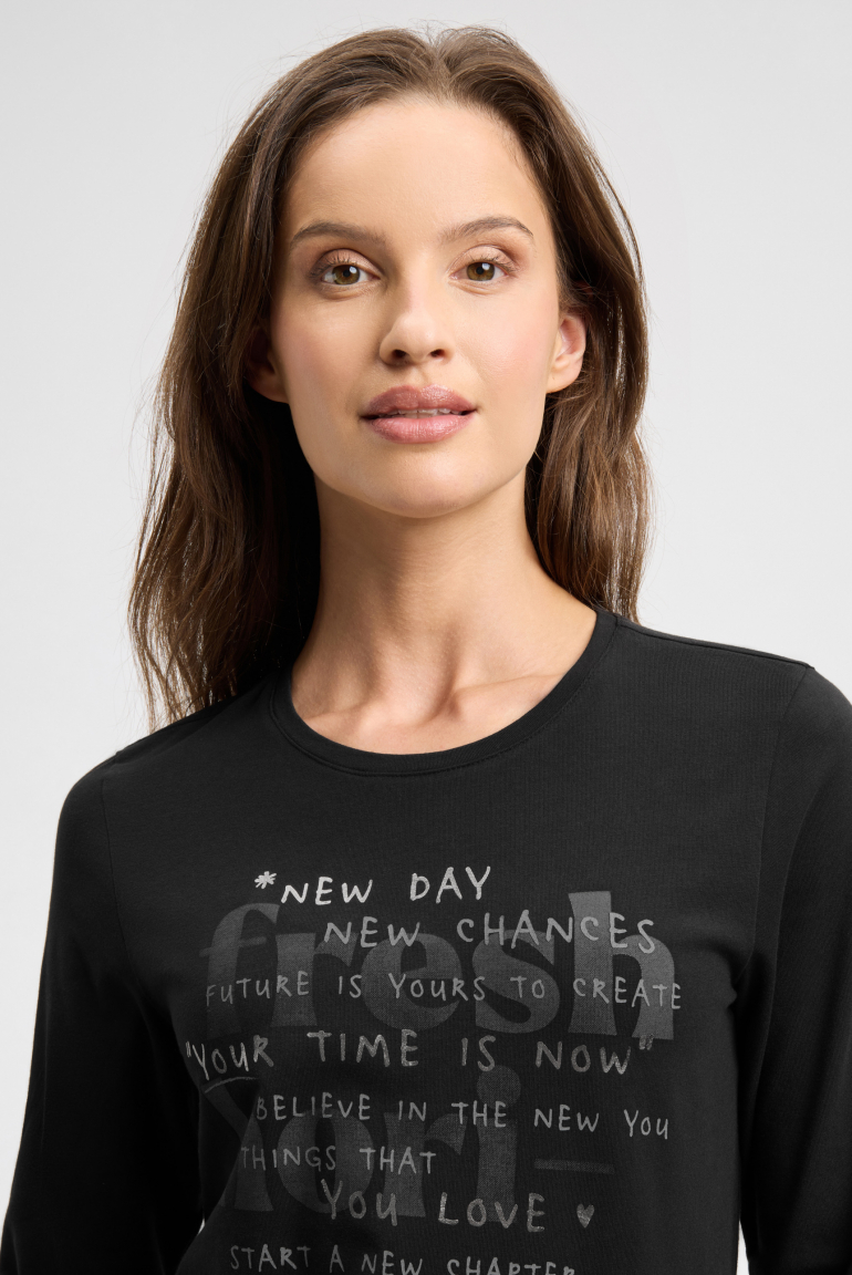 Tričko s dlouhým rukávem a kulatým výstřihem s tištěným nápisem