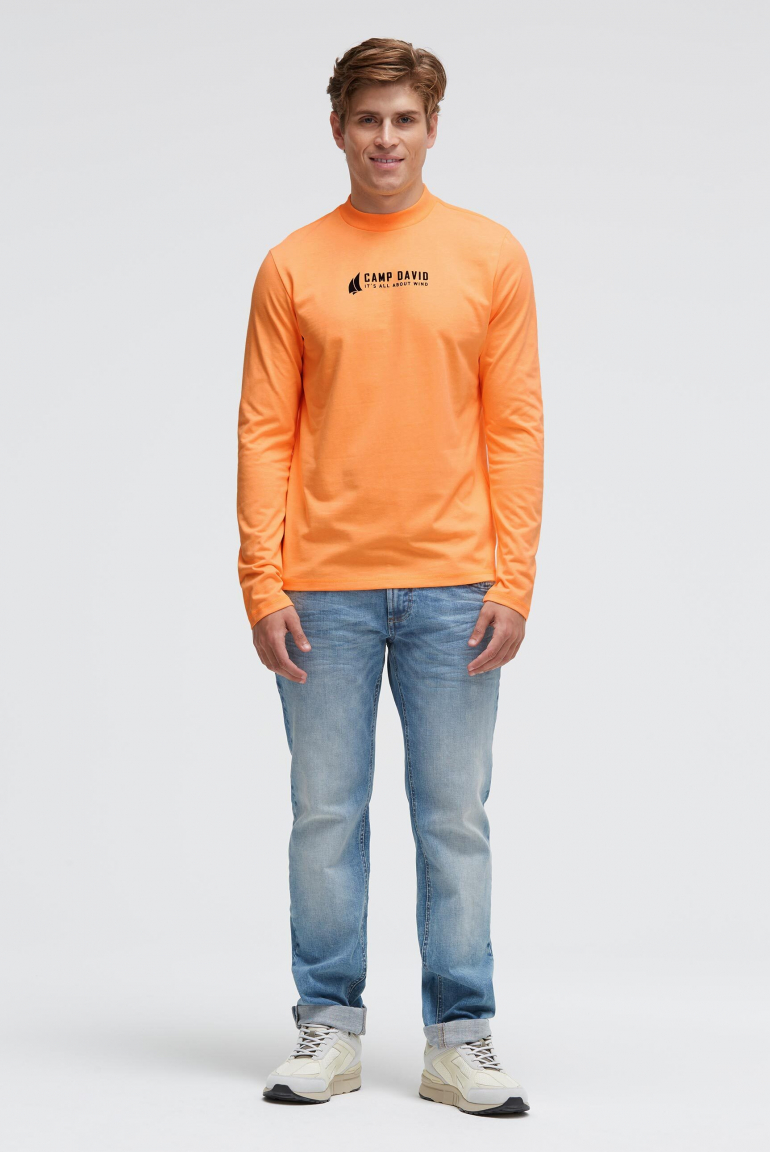 Tričko s dlouhým rukávem a artworkem na zádech