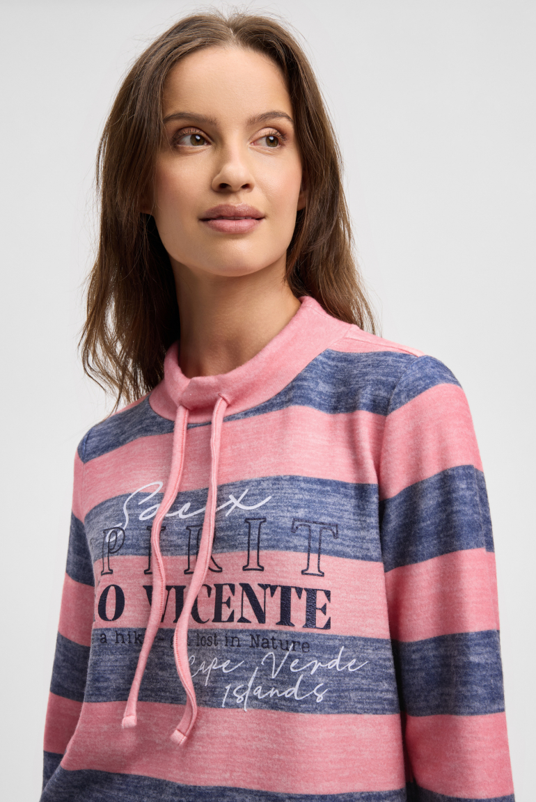 Svetr z flaušového úpletu s širokými pruhy