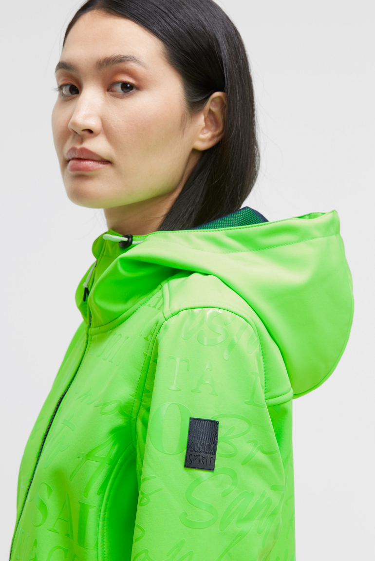 Softshellová bunda s kapucí a lesklým celoplošným potiskem