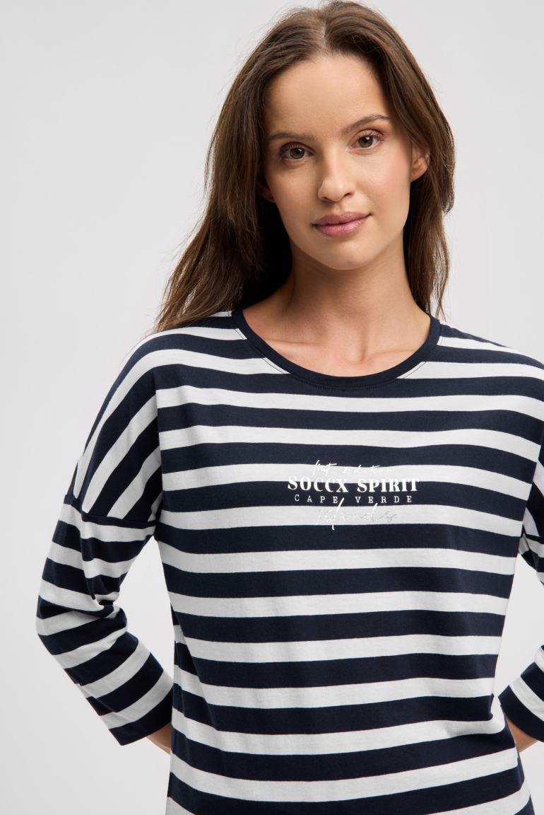 Pruhované tričko s potiskem na zádech a 3/4 rukávy