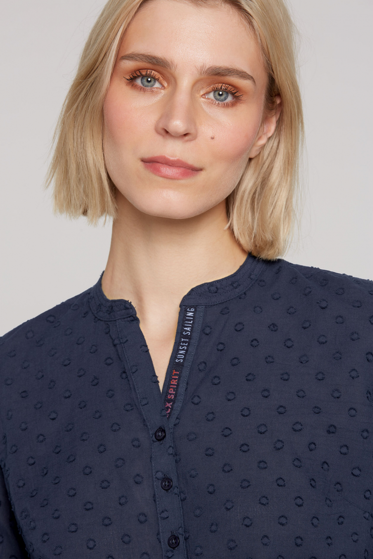 Strukturovaná halenka s tunikovým výstřihem