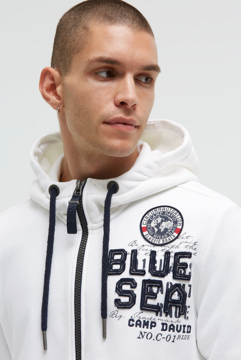 Mikina s kapucí a artworkem