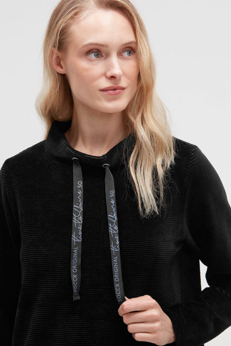 Mikina s žebrovanou sametovou strukturou