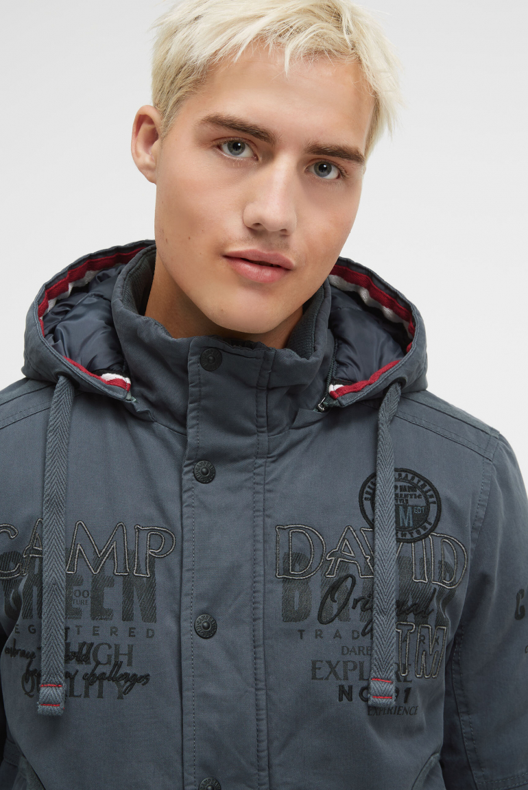 Zateplený bomber s kapucí a artworky