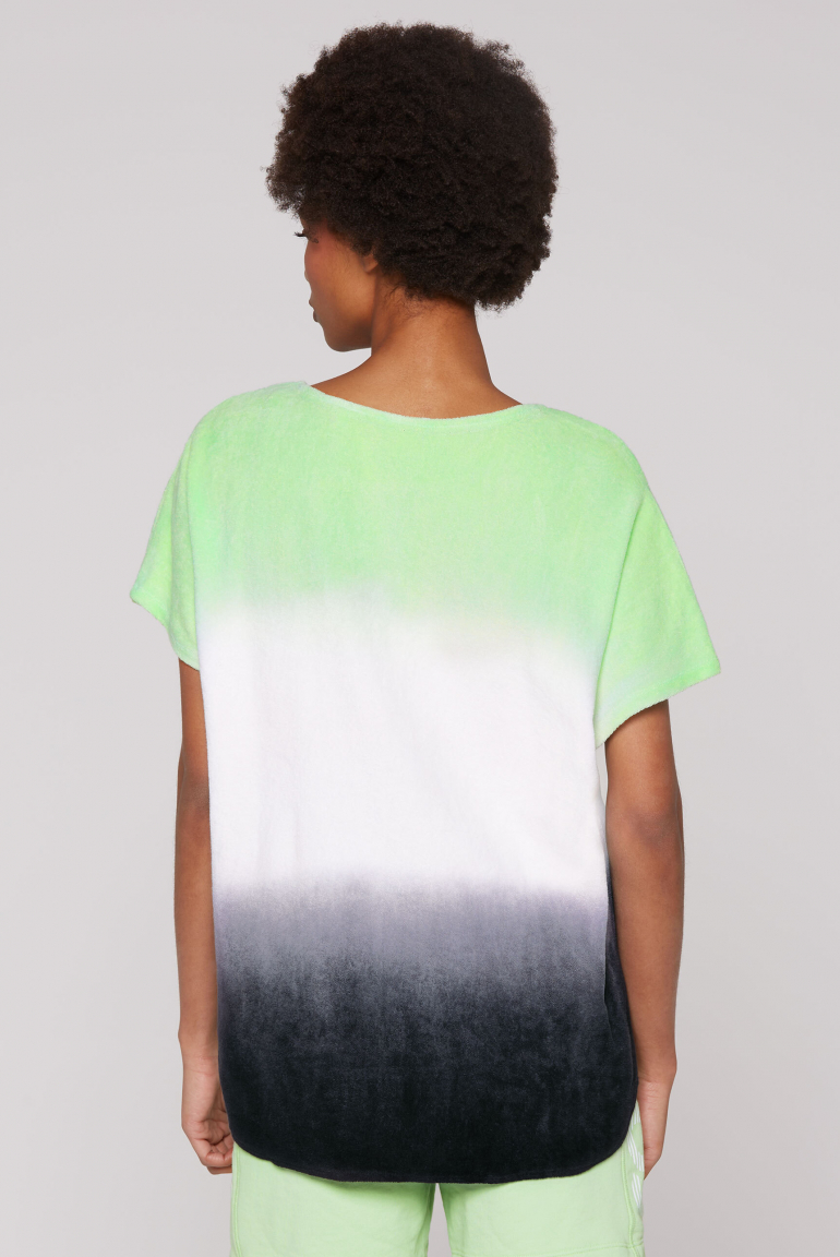 Froté tričko se sprejovým dip-dye efektem