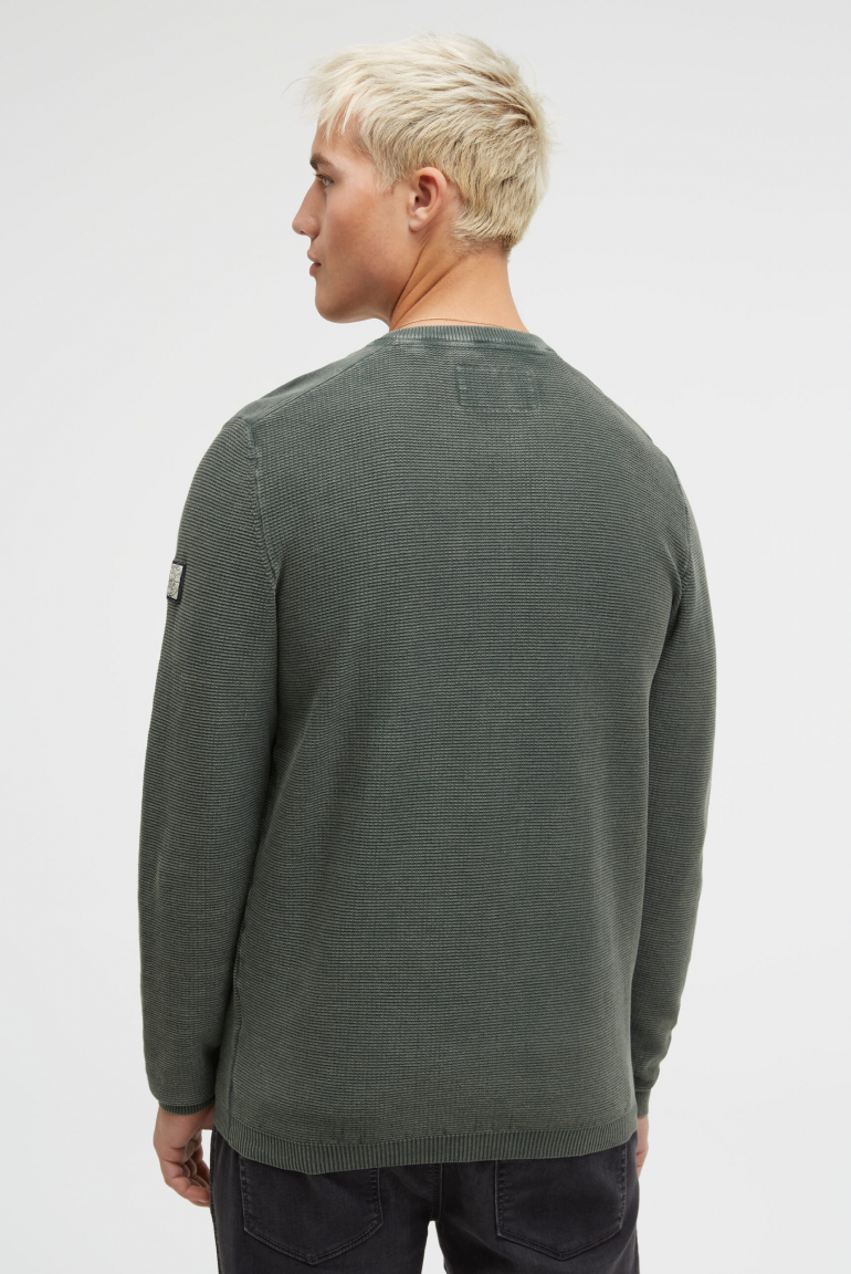 Henley svetr se stonewash úpravou